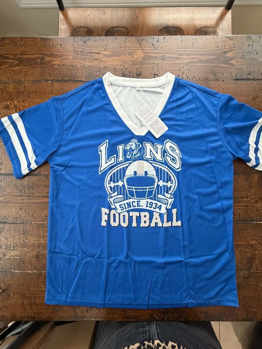 New Style Detroit Lions Football Graphic V-Neck T-Shirt Size L